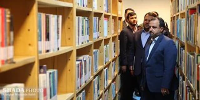 بازدید دكتر خاندوزی از كتابخانه تخصصی وزارت اقتصاد
