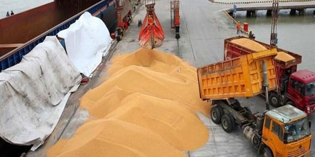 کاهش حقوق ورودی ماشینآلات و کالاهای اساسی در لایحه بودجه 1403