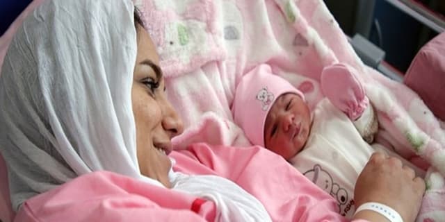 مادران باردار و کوکان زیر 5 سال تحت پوشش بیمه رایگان قرار میگیرند