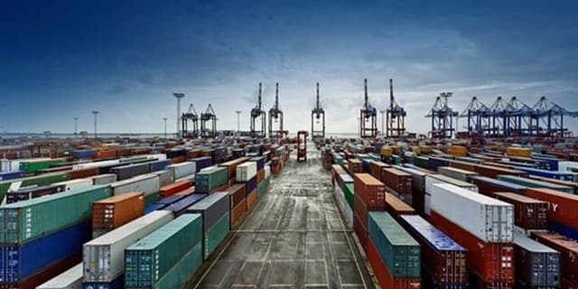 تجارت خارجی ایران از ۱۵۳ میلیارد دلار عبور کرد/ صادرات ۳۶ میلیارد دلاری نفت در سال ۱۴۰۲