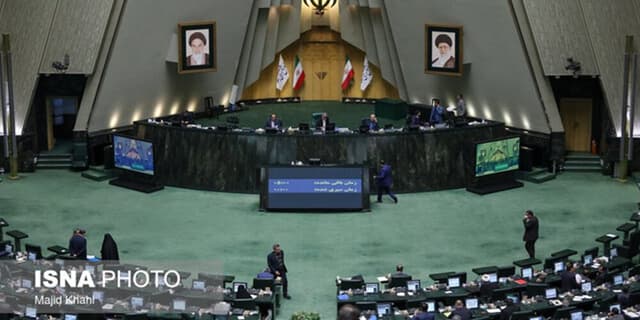 فرمان اقتصادی مجلس کدام طرف میپیچد؟