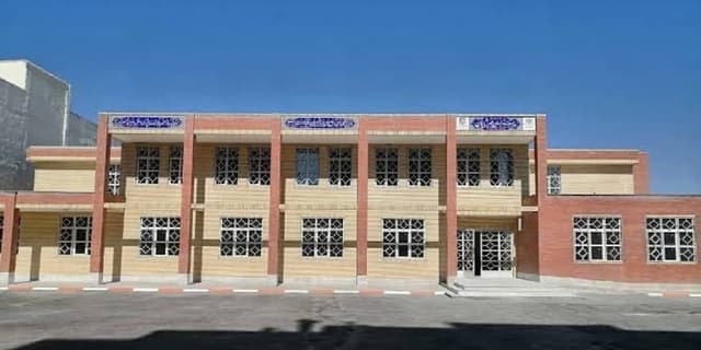 مشارکت سازمان ملی زمین و مسکن در تامین اعتبار ۵۰۰ مدرسه