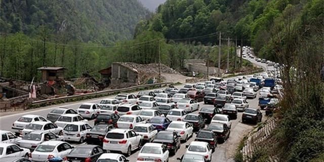ترافیک پرحجم در جادههای شمال/ محدودیت ترافیکی اعمال نمیشود