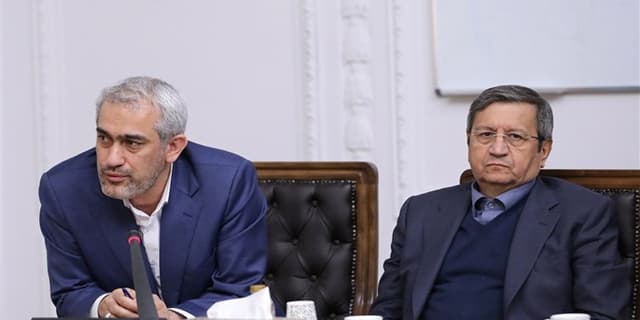 حضور همتی در جلسه رئیس جمهور با فعالان اقتصادی