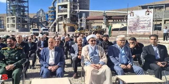كارخانه سیمان سفید ازنا با تأمین مالی بانك صنعت و معدن به بهره برداری رسید