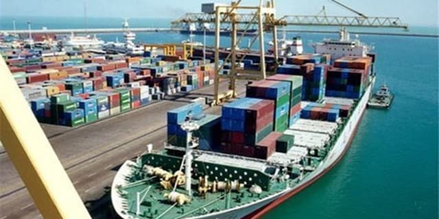کالاهای اساسی به پسکرانه بنادر منتقل میشوند